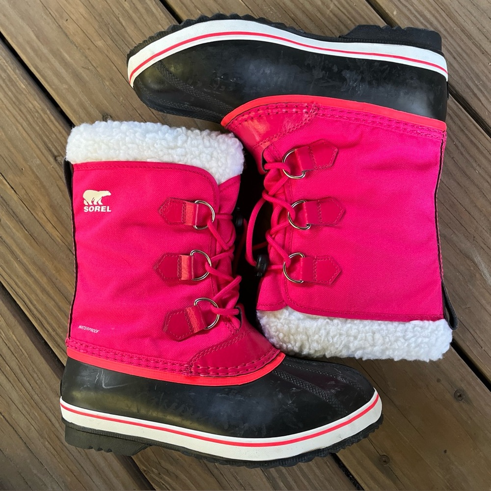 SOREL Waterproof Snow Boot Sz US 5, UK 4, EUR 37 Fuscia/Orange/B&W. EUC.